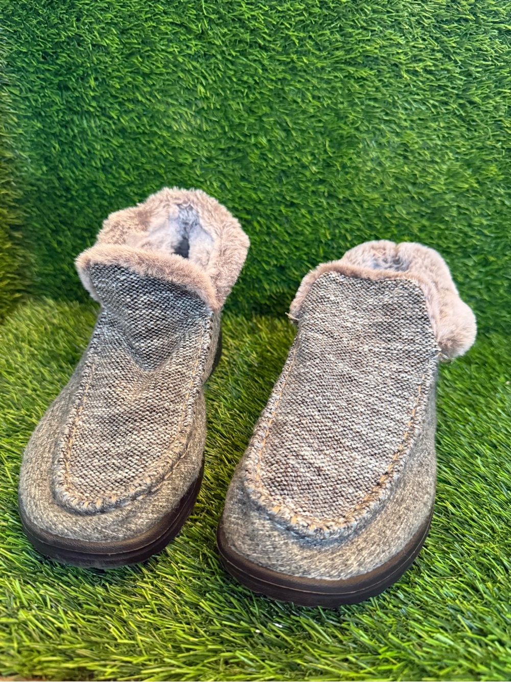 Hey dude Women's Gray tweed Faux Fur Lined Slip-On Slippers size 8